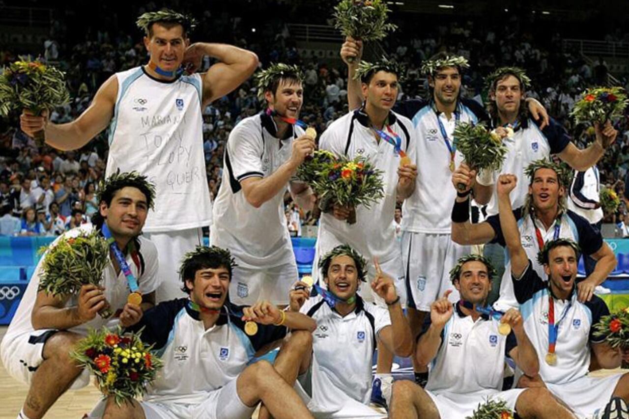 El plantel argentino al recibir la medalla de oro.