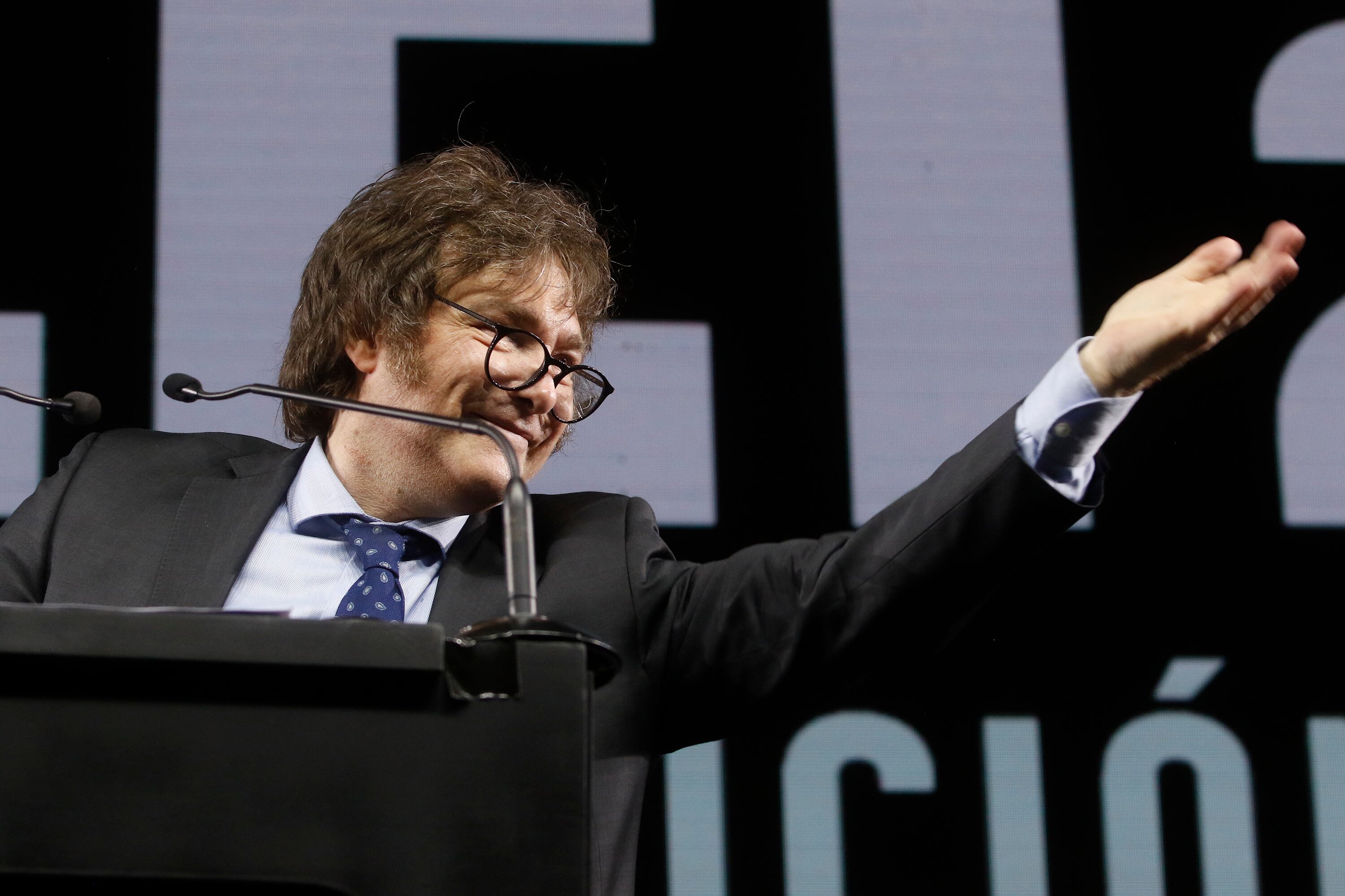 Javier Milei se bajó de la Feria del Libro y va al Luna Park