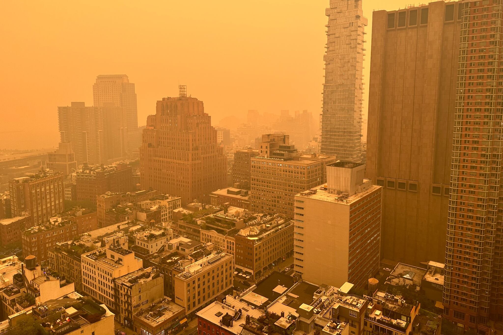 Nueva York, Estados Unidos, quedó cubierta por una enorme nube de humo proveniente de los incendios forestales de Canadá. (Foto: @EmmaHitchcocked)