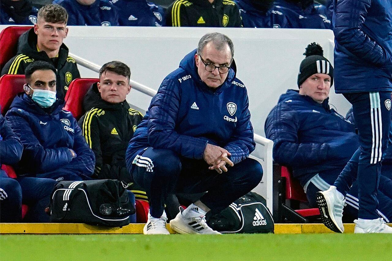 Marcelo Bielsa se fue del Leeds por malos resultados en febrero de 2022, tras casi cuatro años en el cargo