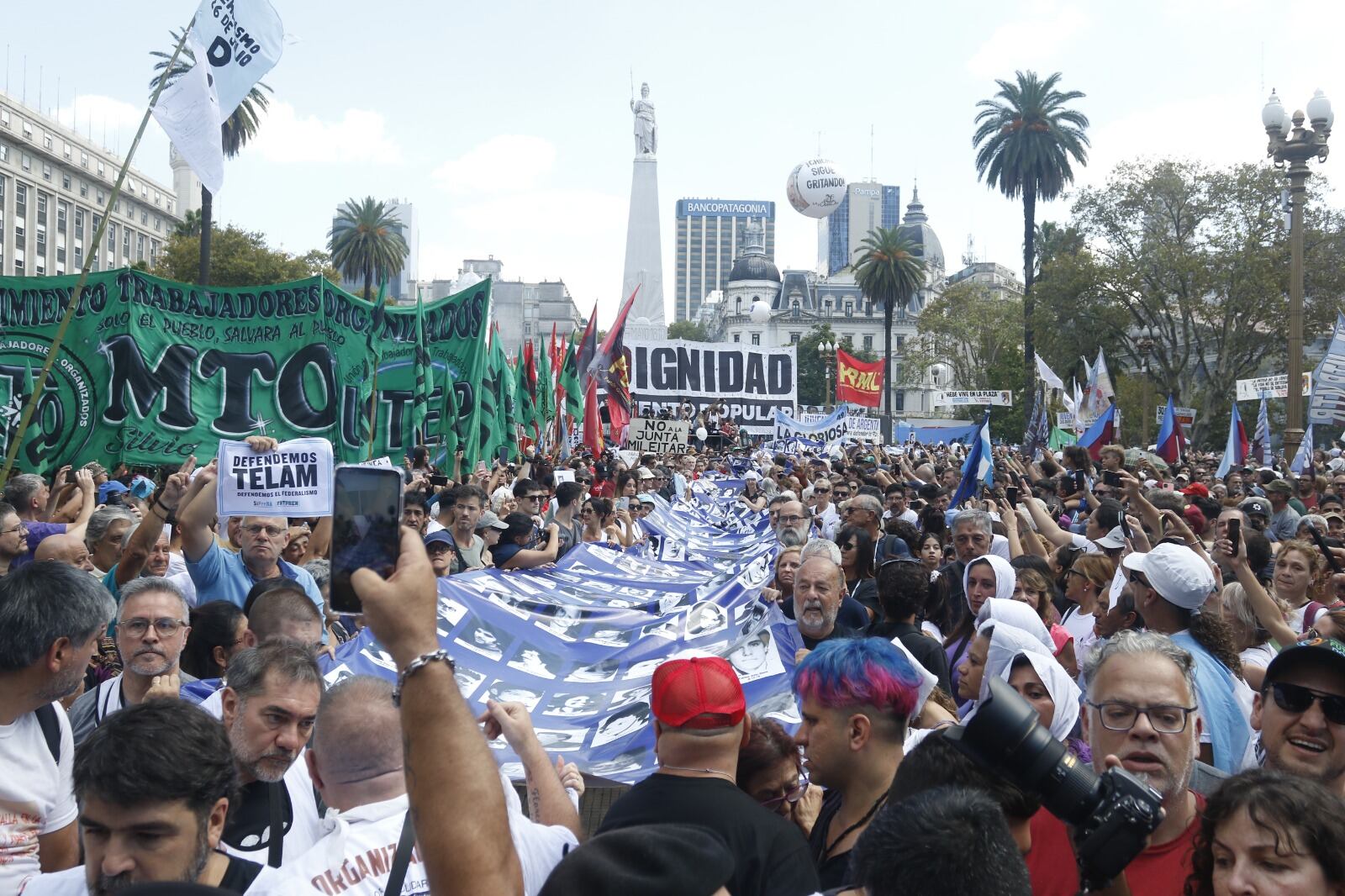 La movilización masiva es necesaria, pero no suficiente, para ganar la calle.