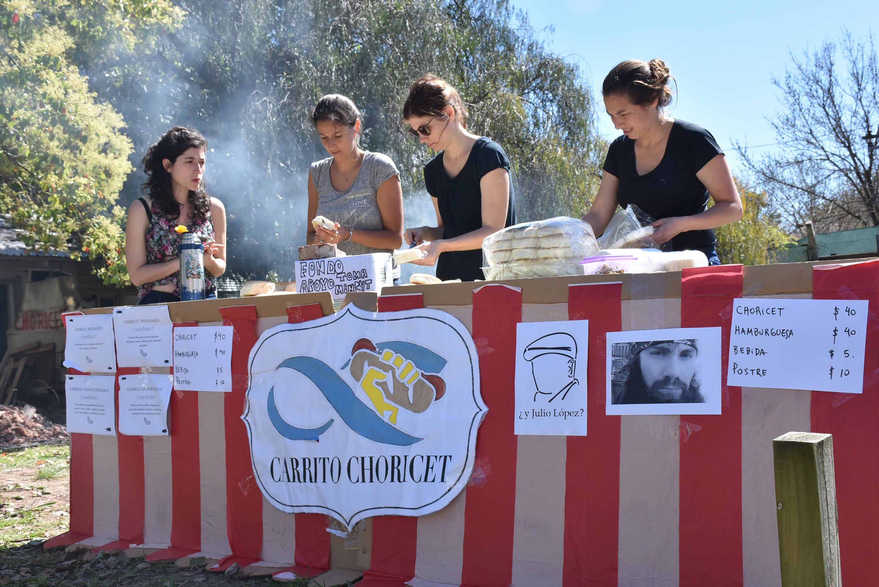 El carrito "Choricet" en el predio de Riobamba y Esmeralda.