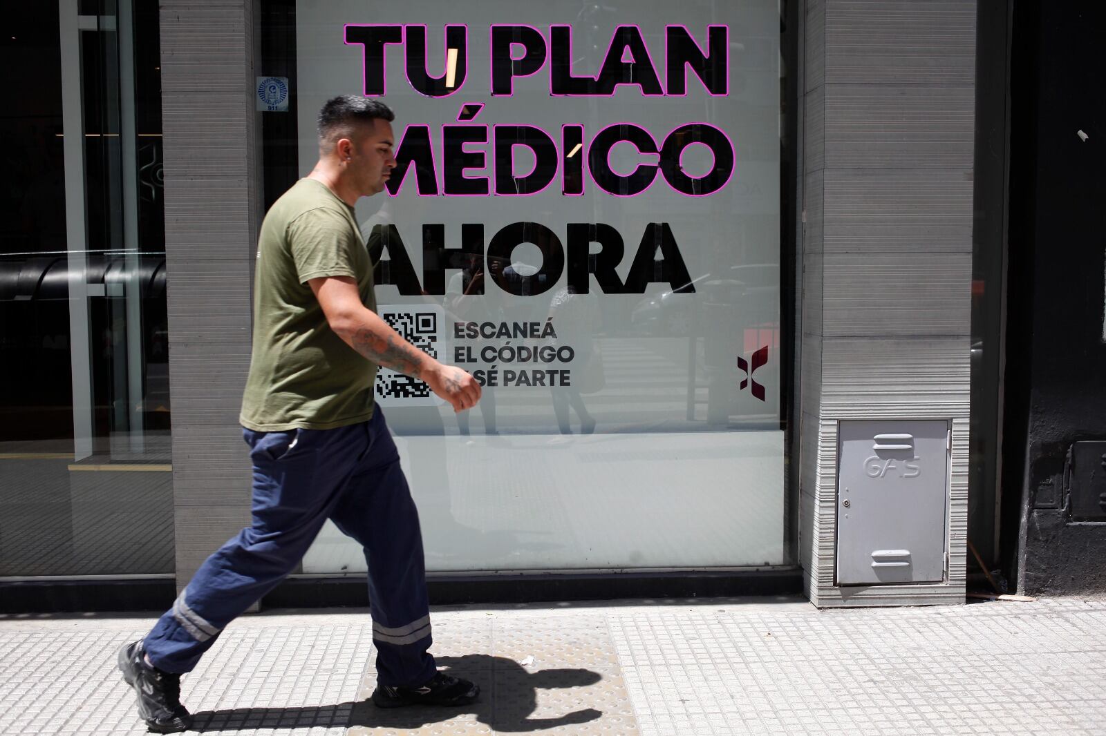 Las prepagas basaron su aumento en el DNU 70 que todavía no rige. 