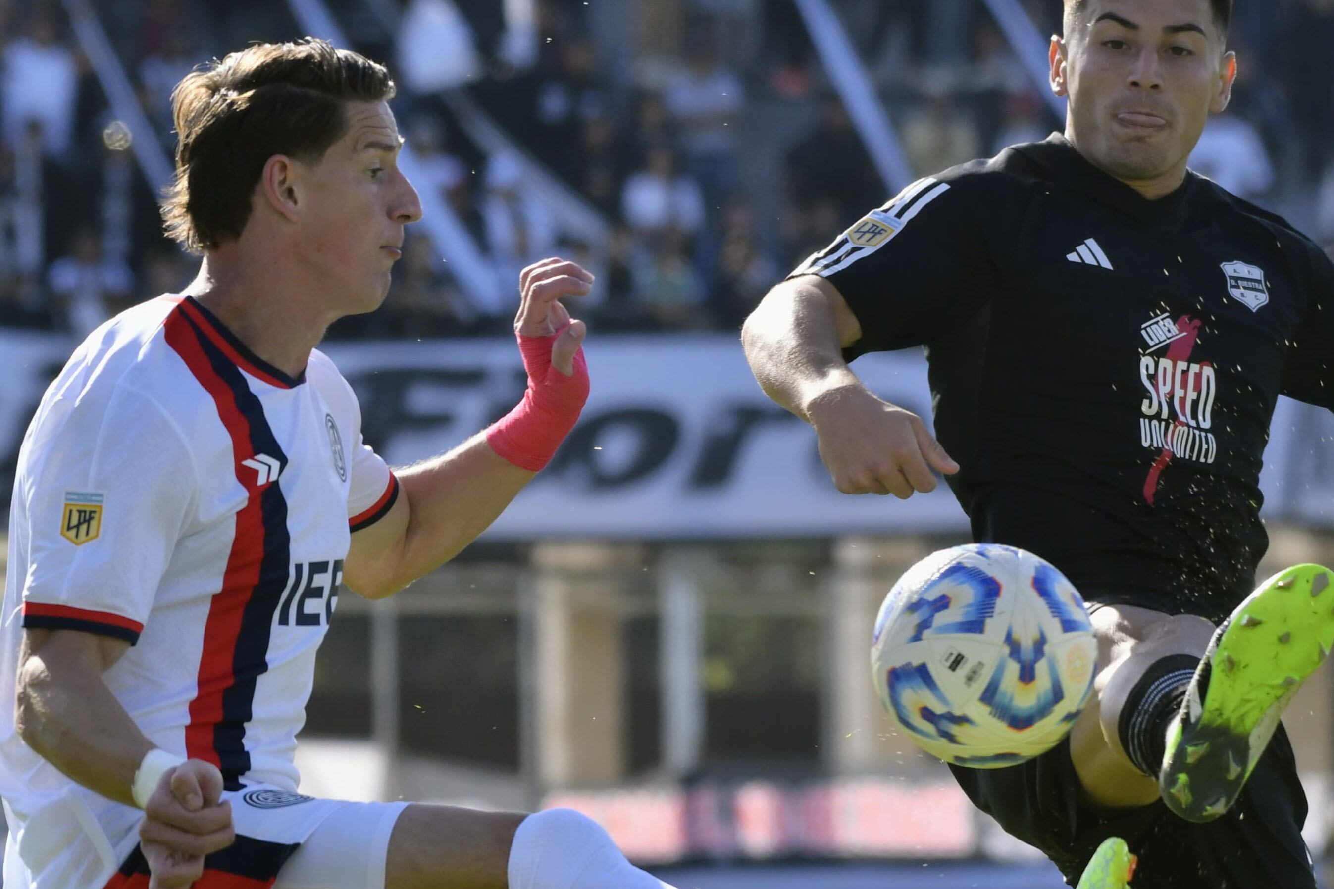 Fue un partido muy friccionado el que jugaron San Lorenzo y Riestra.