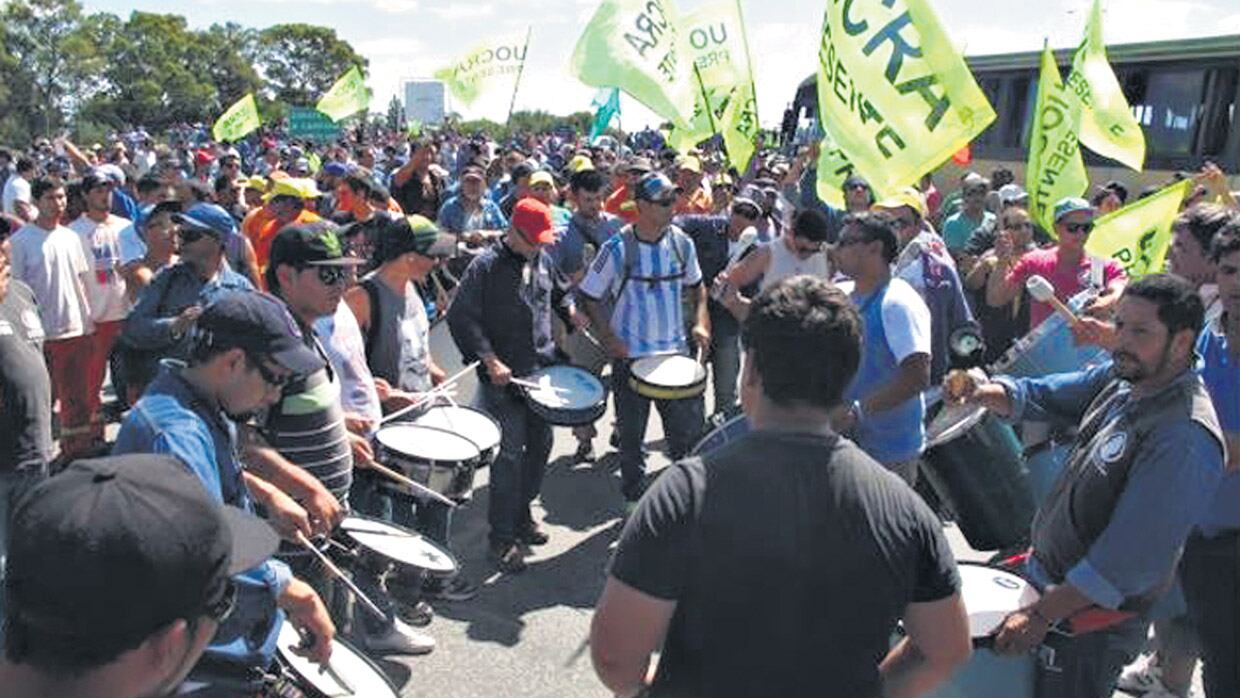 Desde el Ministerio de Energía sólo admiten la no renovación de 145 contratos.