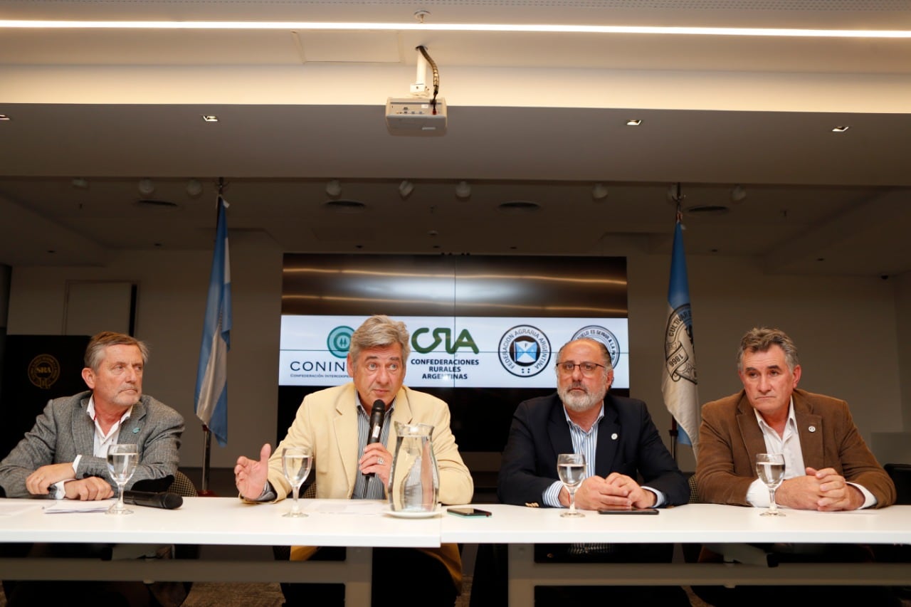 Laucirica (Coninagro), Pino (SRA), Chemes (CRA) y Achetoni (FAA), al momento de anunciar el lock out
