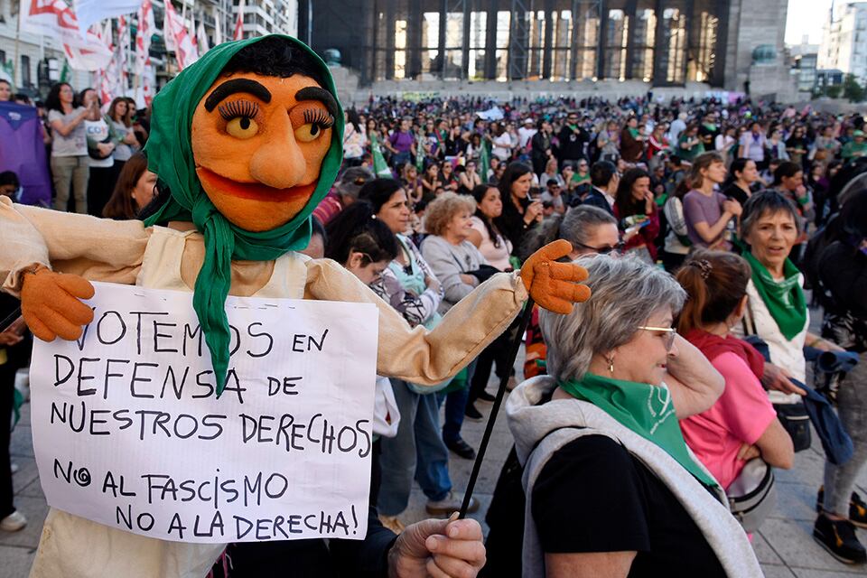 "Ni un paso atrás", se escuchaba a lo largo de la marcha.
