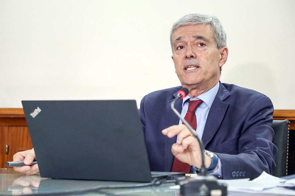 Agosto en conferencia de prensa: poco habitual en su gestión