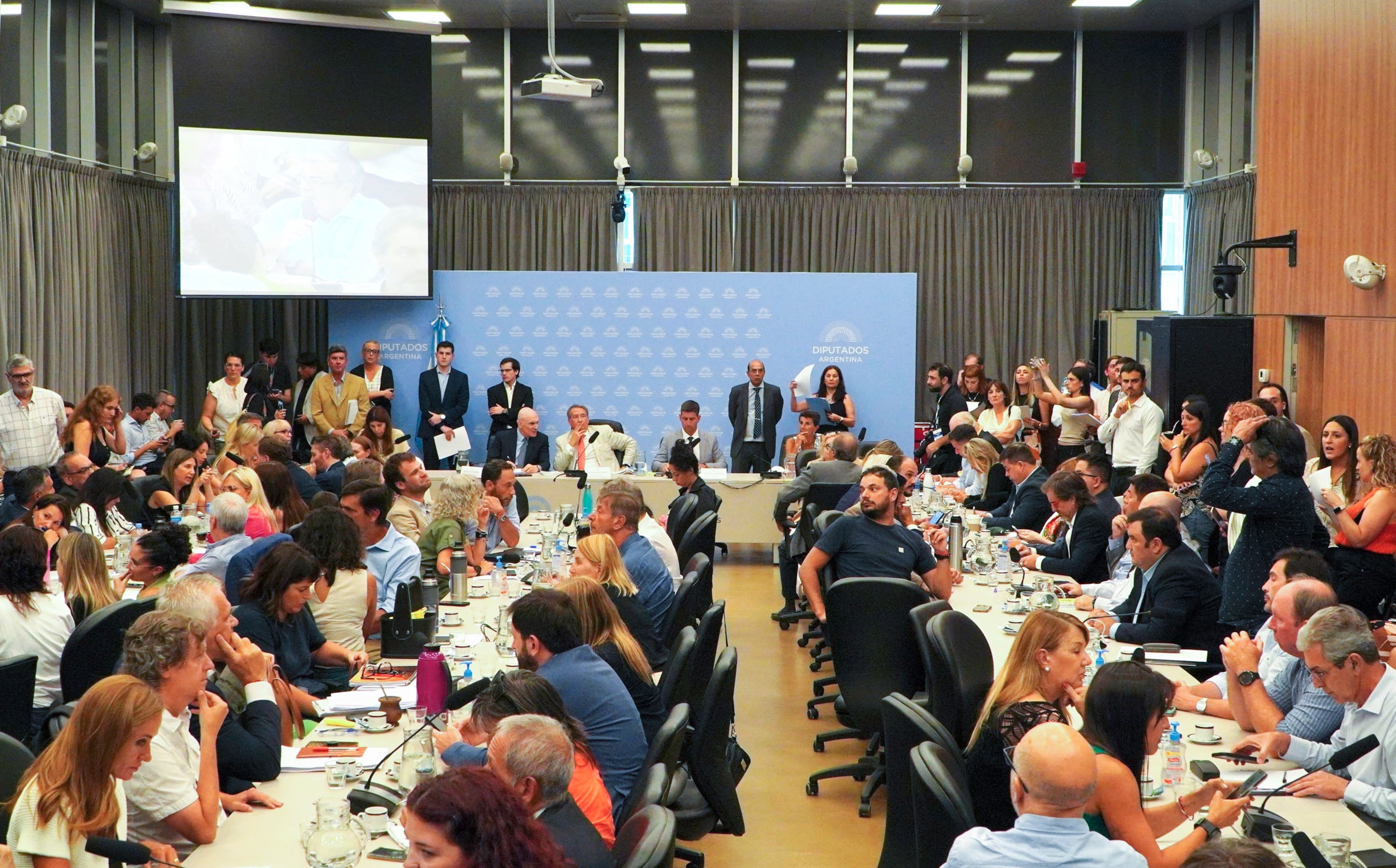 El gobierno consiguió finalmente la firma de 58 diputados, lo que garantiza que la suspensión de las PASO será tratada el jueves