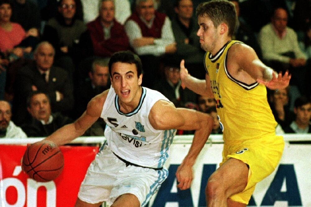 Ginóbili con la Selección hace 23 años, cuando San Antonio lo drafteó en el puesto 57 