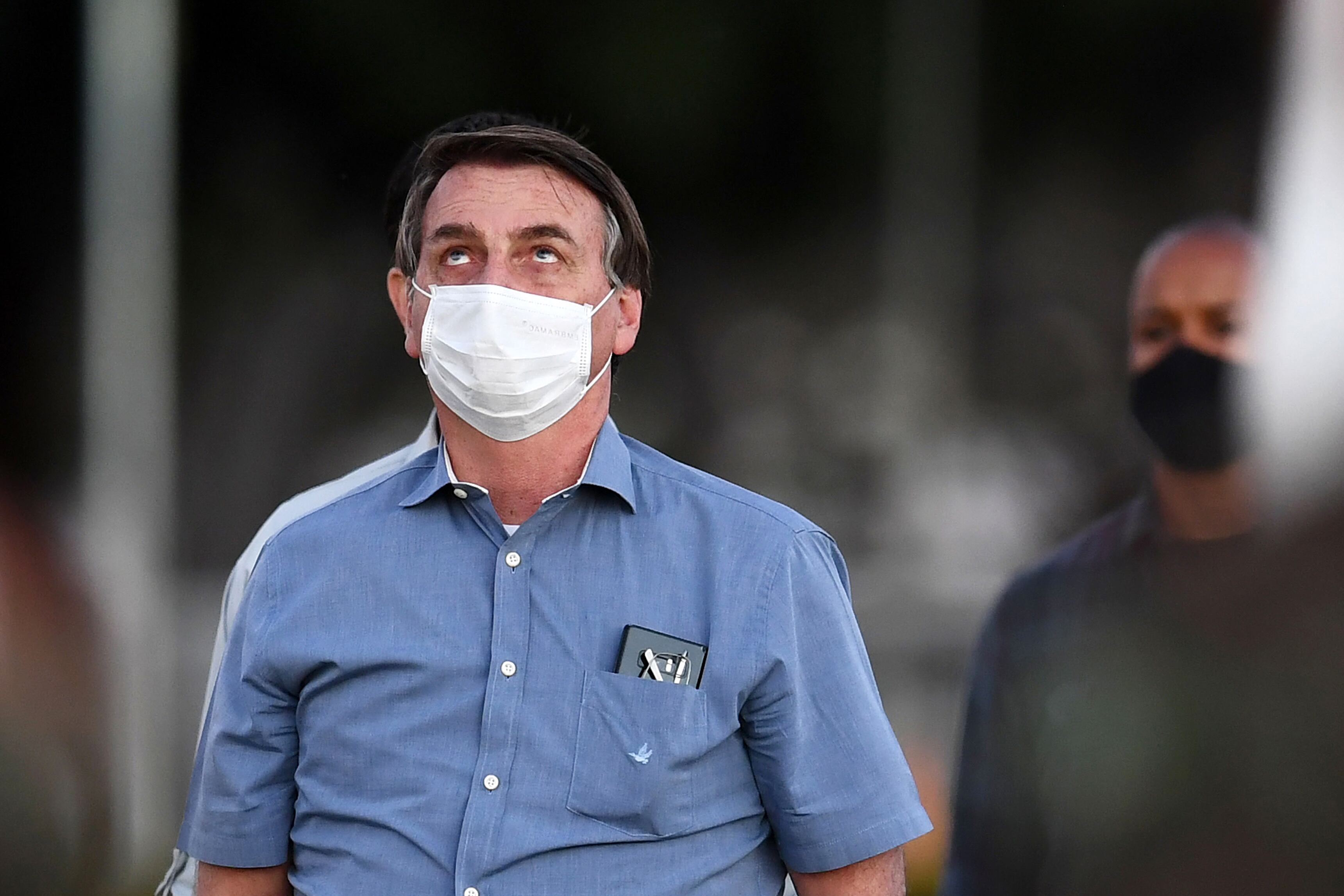 Bolsonaro sigue de gira pero el viernes no se sacó el barbijo.