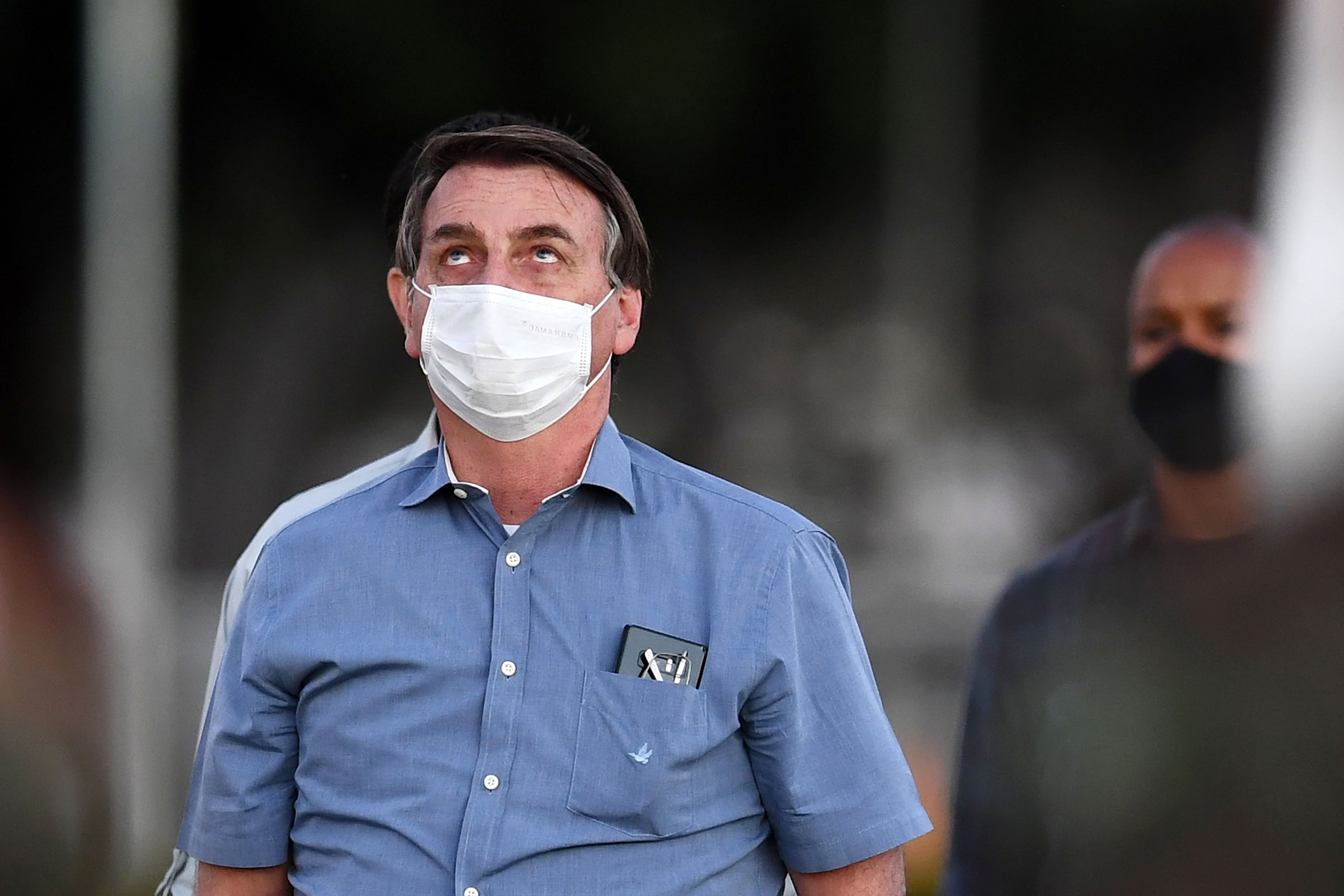 Bolsonaro sigue de gira pero el viernes no se sacó el barbijo.