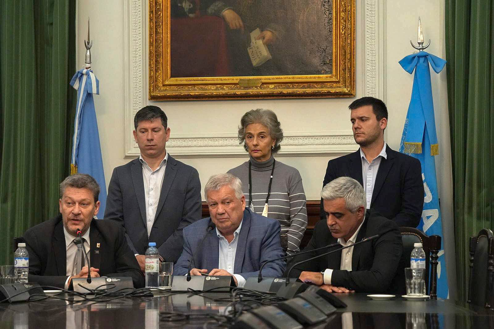 El director del CIN, Oscar Alpa, junto al vice, Franco Bartolacci, y el rector de la UBA, Gelpi.