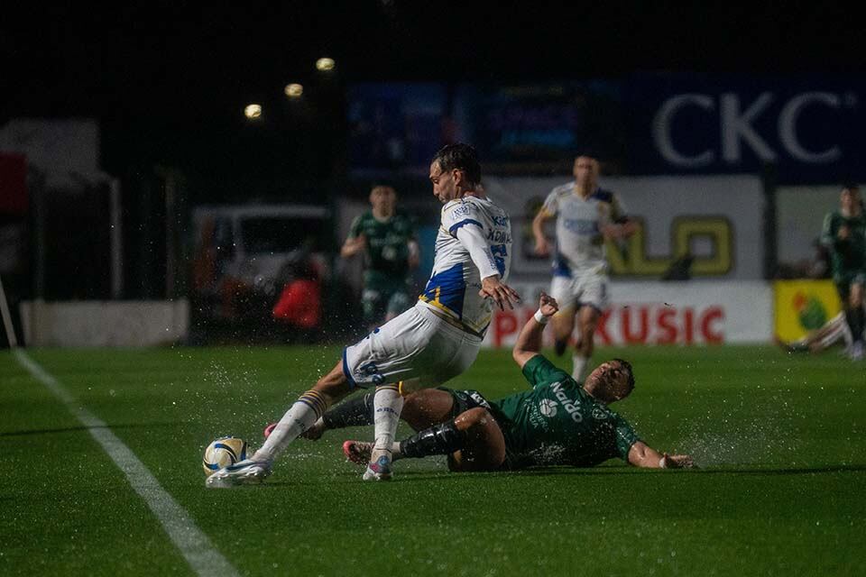 Sólo se jugó un tiempo del partido del sábado.