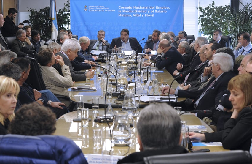 Jorge Triaca, ministro de Trabajo, encabezó la reunión tripartita que terminó, como el año pasado, con una decisión unilateral.