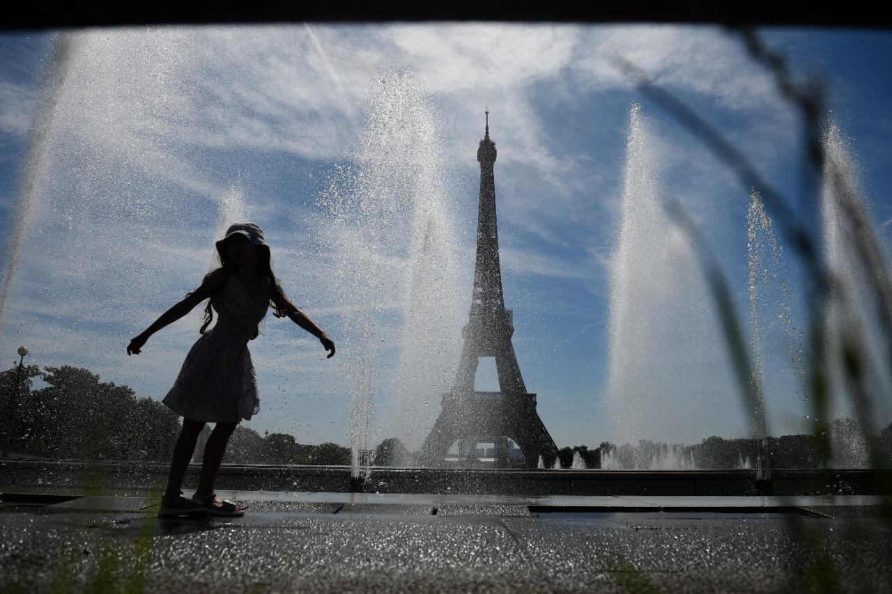 Los días agobiantes por las altas temperaturas ya son un hecho en París.