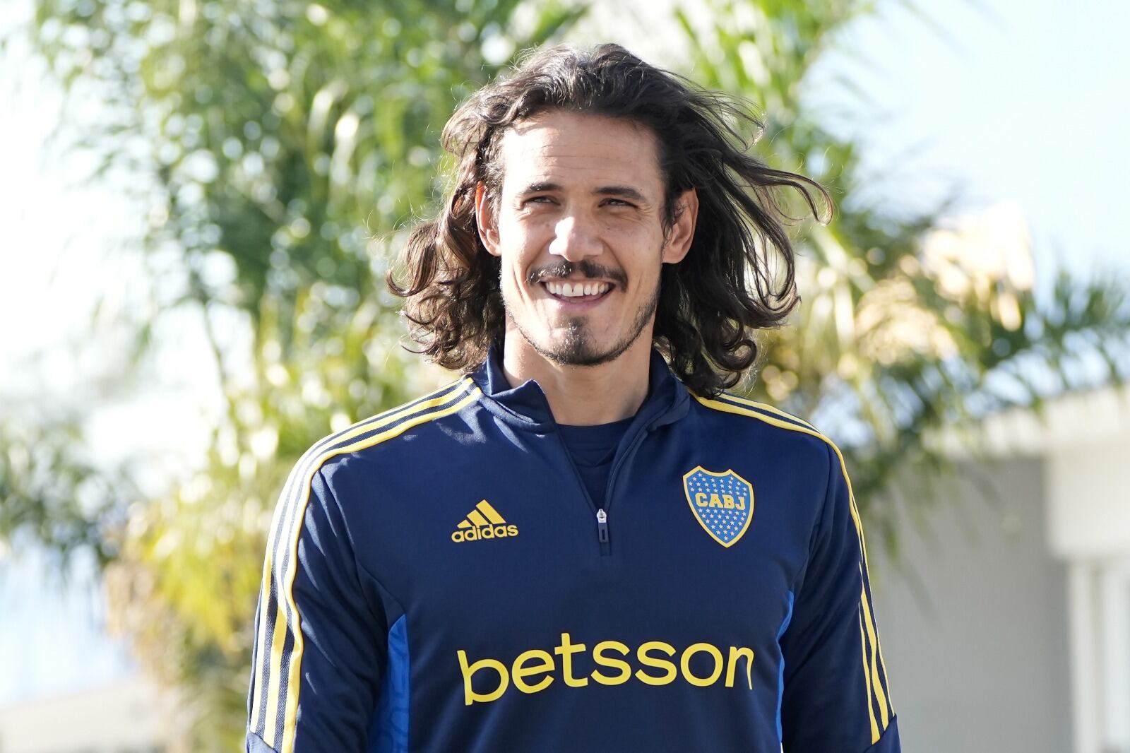 Cavani se vistió con la ropa de Boca