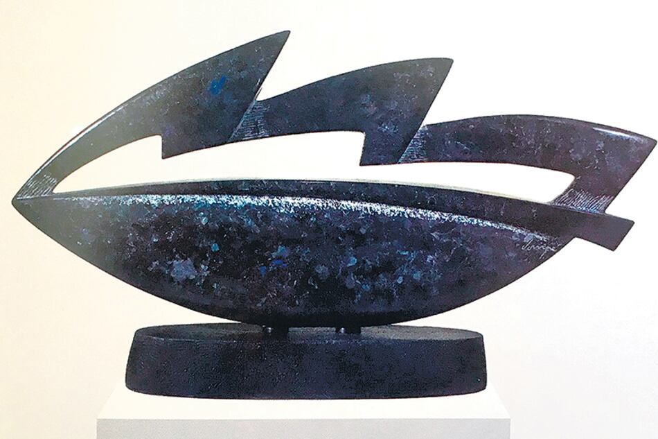 Dos obras de Hernán Dompé. Arriba, una escultura de 2009; abajo: obras de 2003.