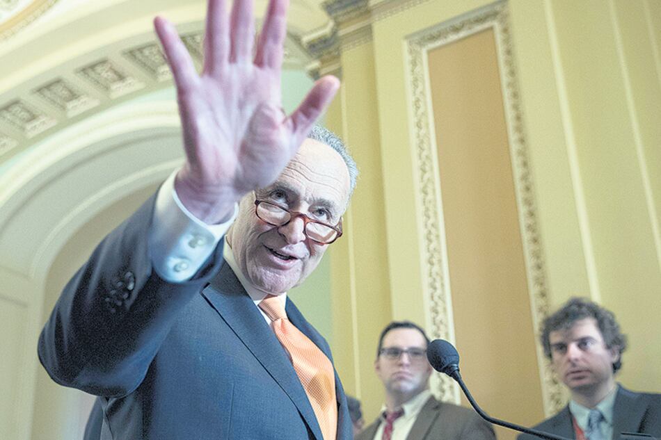 Chuck Schumer, el líder demócrata del Senado, habló sobre el presupuesto ayer en Washington.