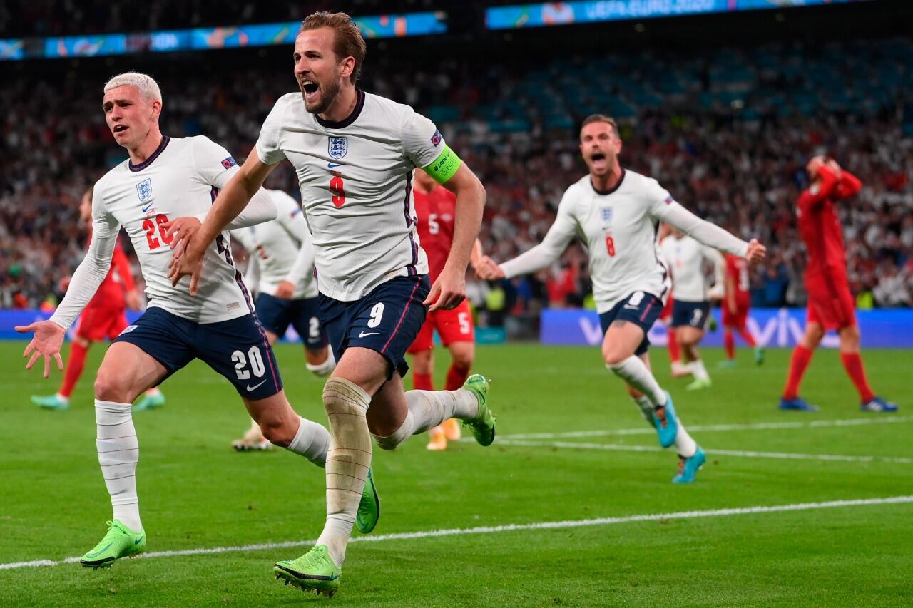 Kane lidera el festejo inglés tras el gol del 2-1 final