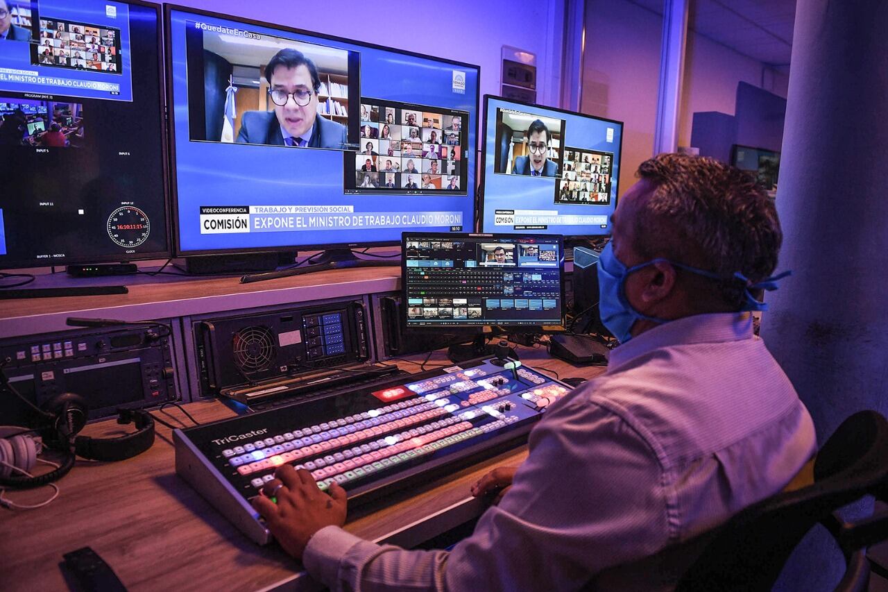 El ministro de Trabajo, Claudio Moroni, mantuvo un encuentro virtual con los senadores de la comisión de Trabajo.