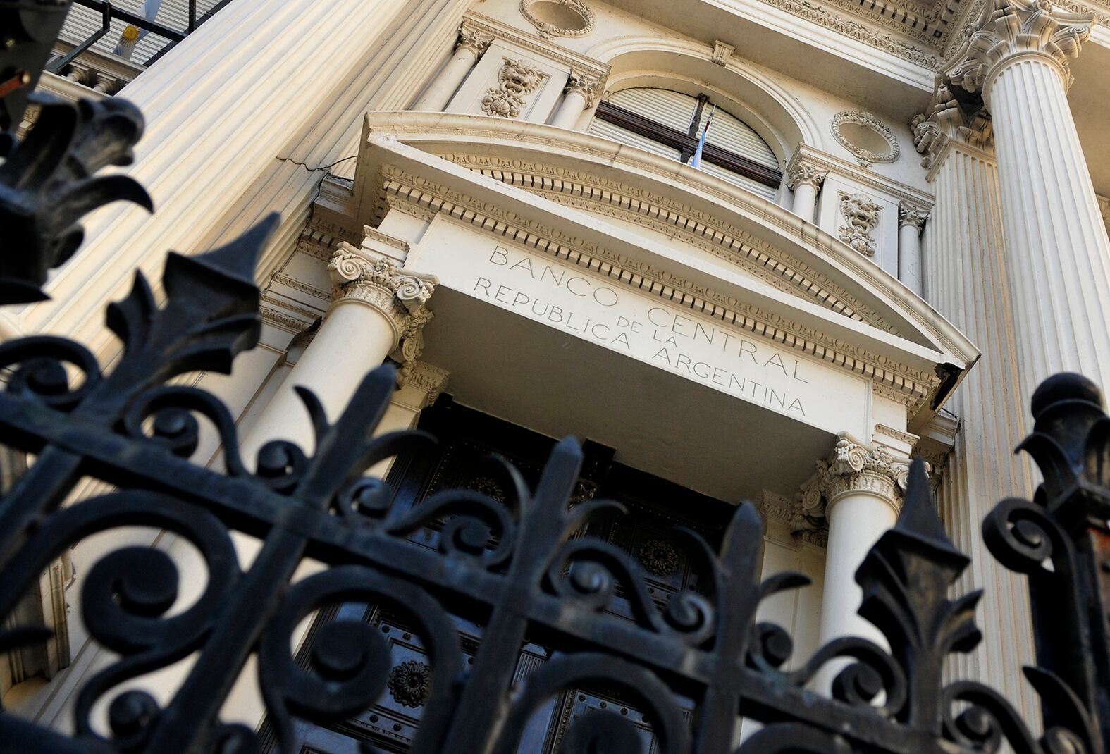 "Las bancas centrales de los países desarrollados proveen al Estado adelantos transitorios para financiar la gestión", explica Bruno Susani.