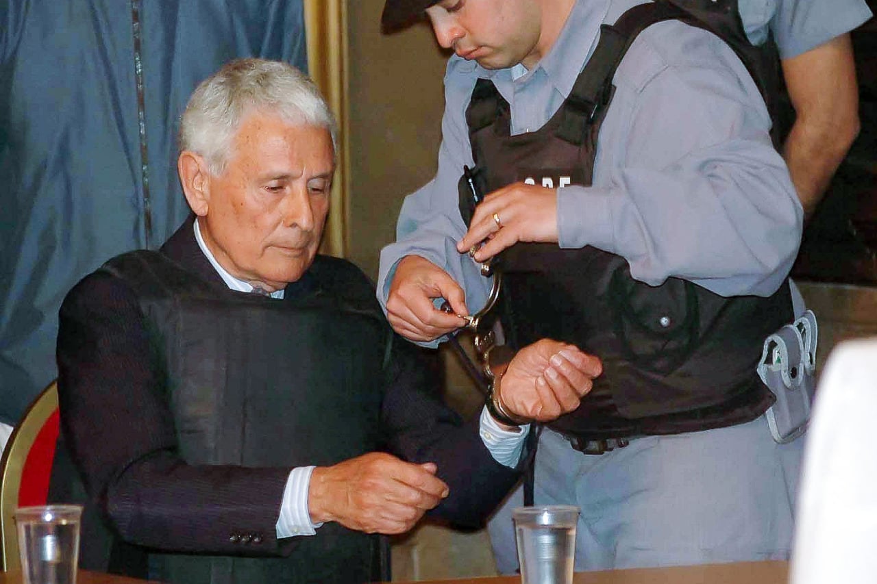 Miguel Etchecolatz fue condenado por múltiples crímenes de lesa humanidad.
