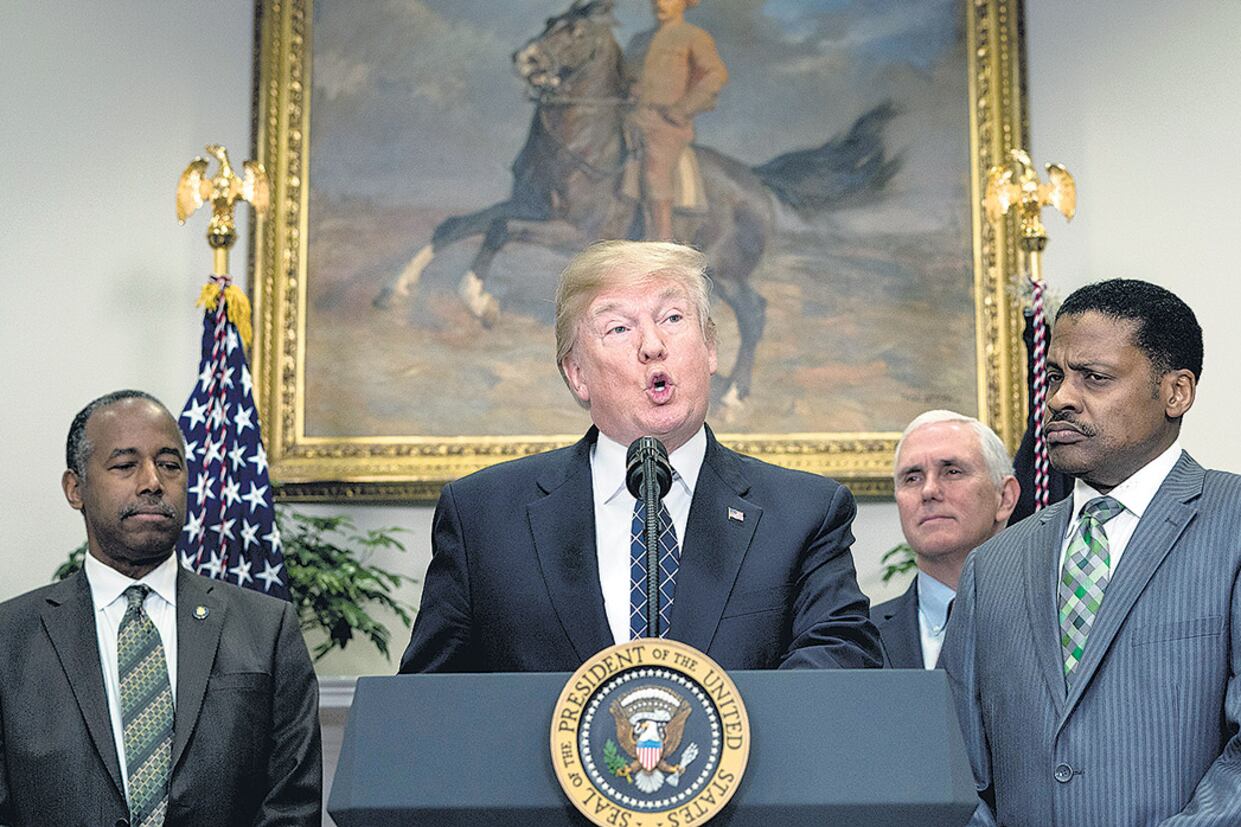 Donald Trump sigue levantando polvareda con sus malhadadas expresiones. Y con sus políticas.