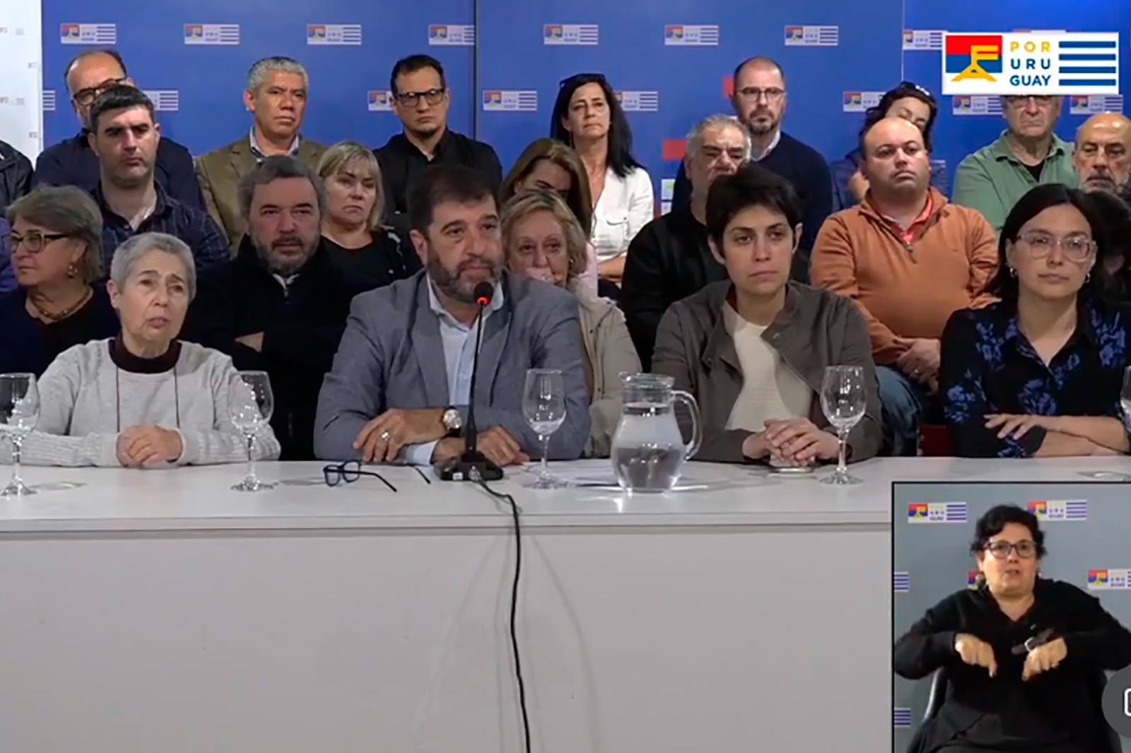 Fernando Pereira, al frente de la conferencia del FA. 