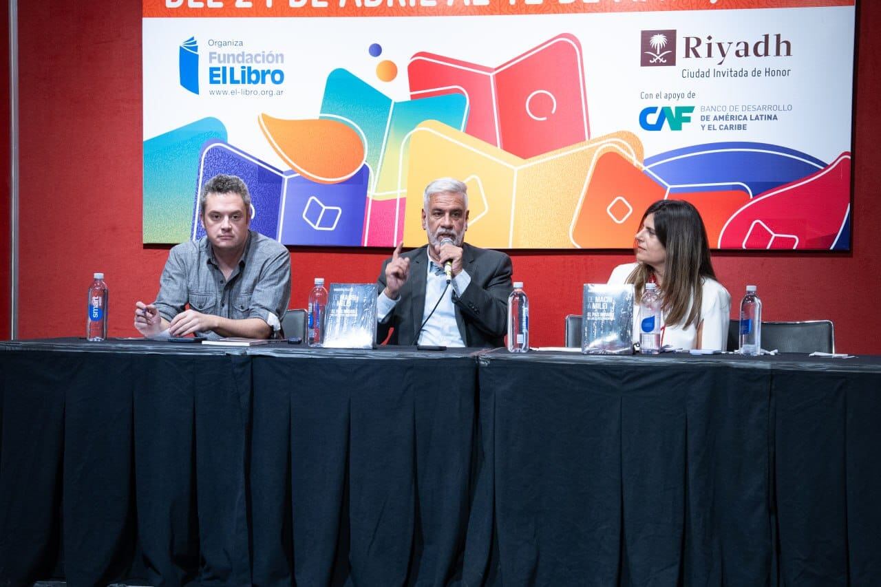 Roberto Feletti presentó su último libro.