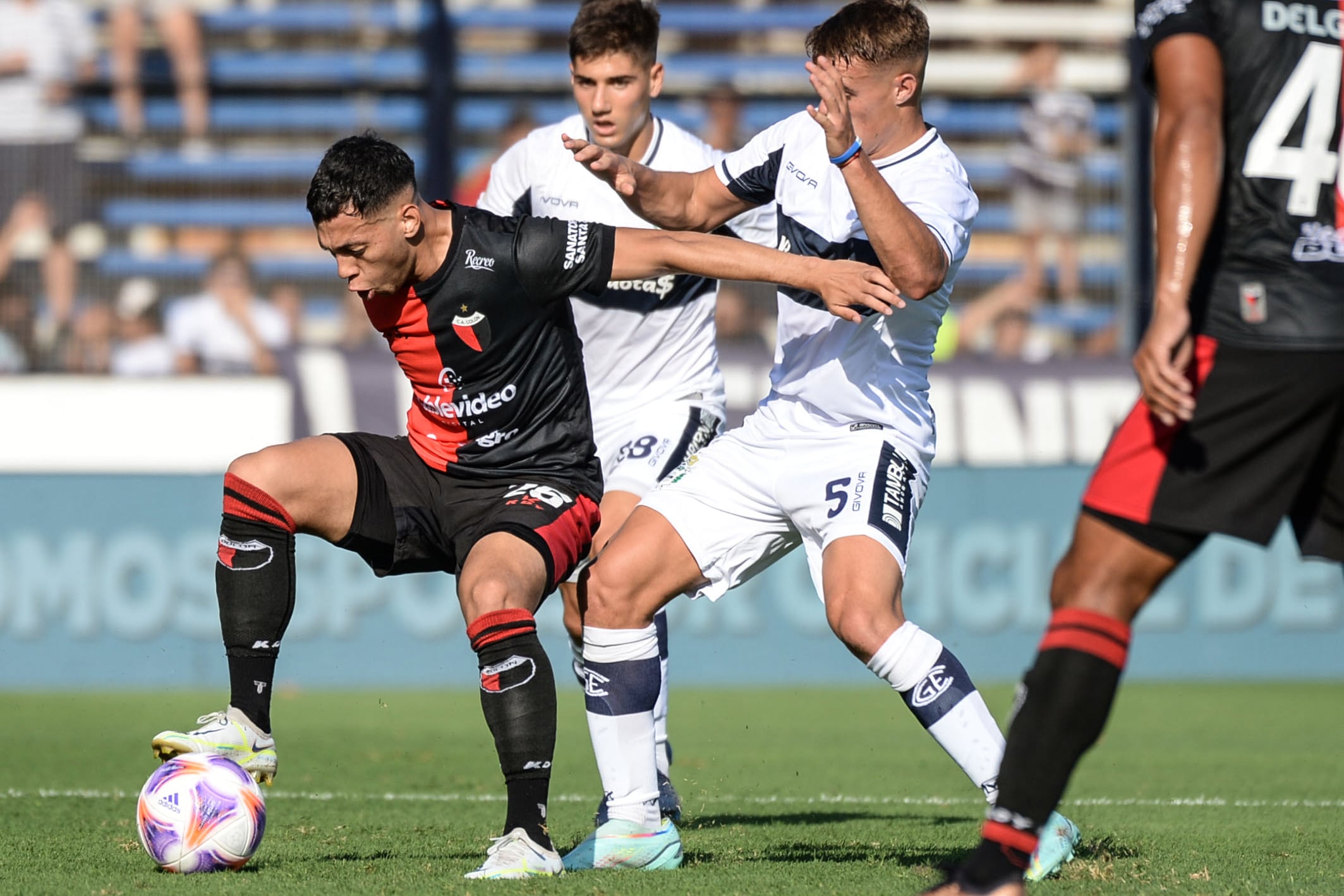 Mal partido en el Bosque platense.