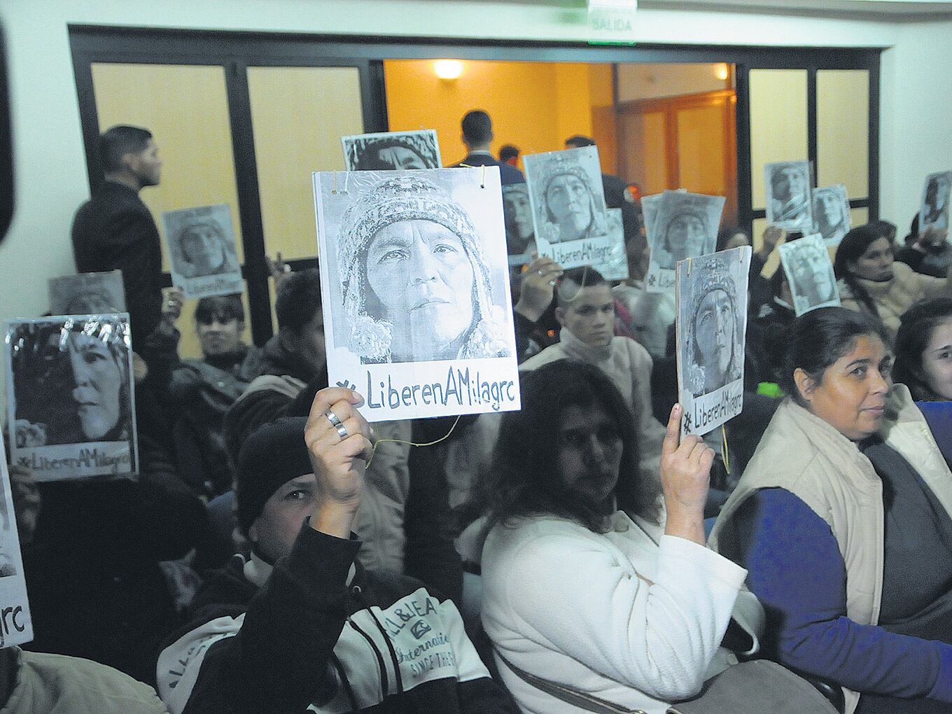 Milagro Sala estuvo presente en la audiencia a través de las imágenes que levantaron sus compañeros.
