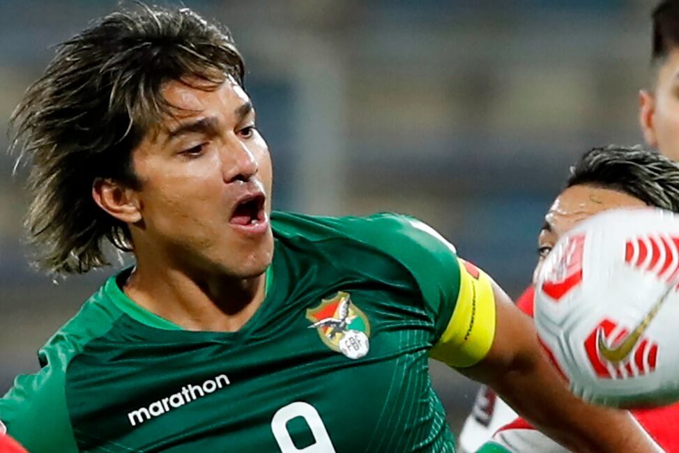 El histórico artillero boliviano cuestionó un torneo que ya tiene más de 50 casos de Covid.