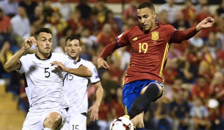 España no tuvo problemas ante la débil Albania.
