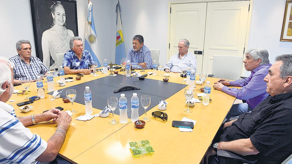 Hugo Moyano y Luis Barrionuevo volvieron a una reunión de la CGT ante los rumores de fractura.