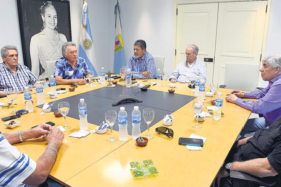 Hugo Moyano y Luis Barrionuevo volvieron a una reunión de la CGT ante los rumores de fractura.