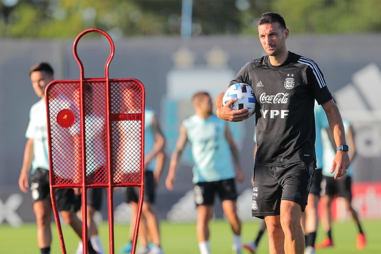 Scaloni llegó al país este viernes para preparar la acción de fin de mes