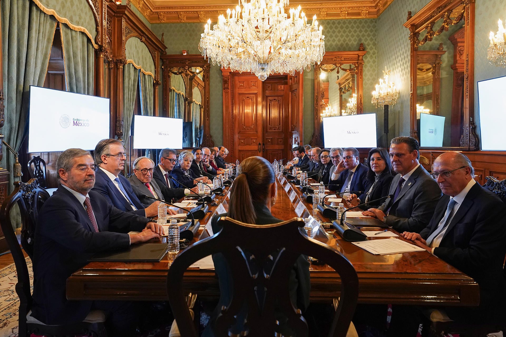 Sheinbaum contó con la presencia de casi todo su gabinete: el canciller, los ministros de Energía, Salud, Economía, Agricultura y Ciencia