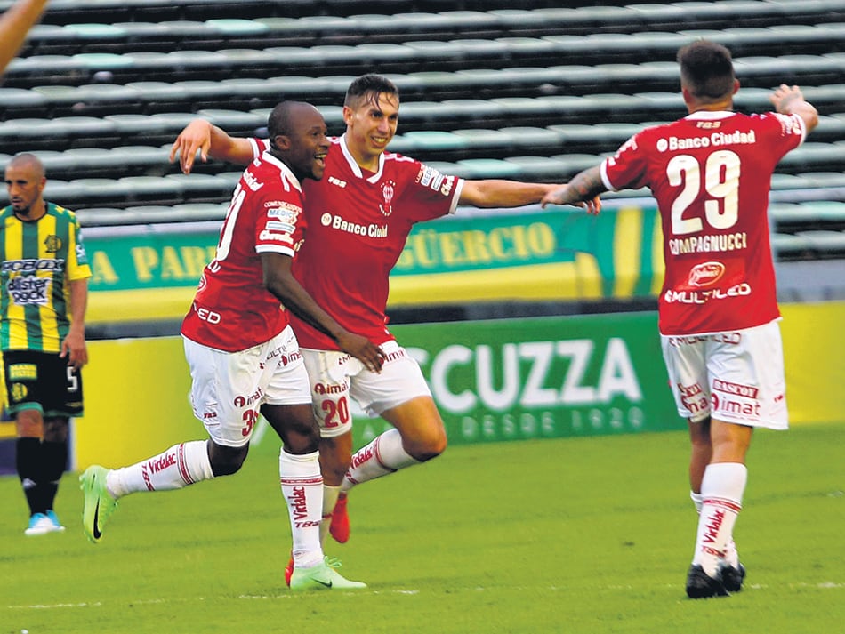 Briasco festeja el 3-0, a los 89 minutos de juego.