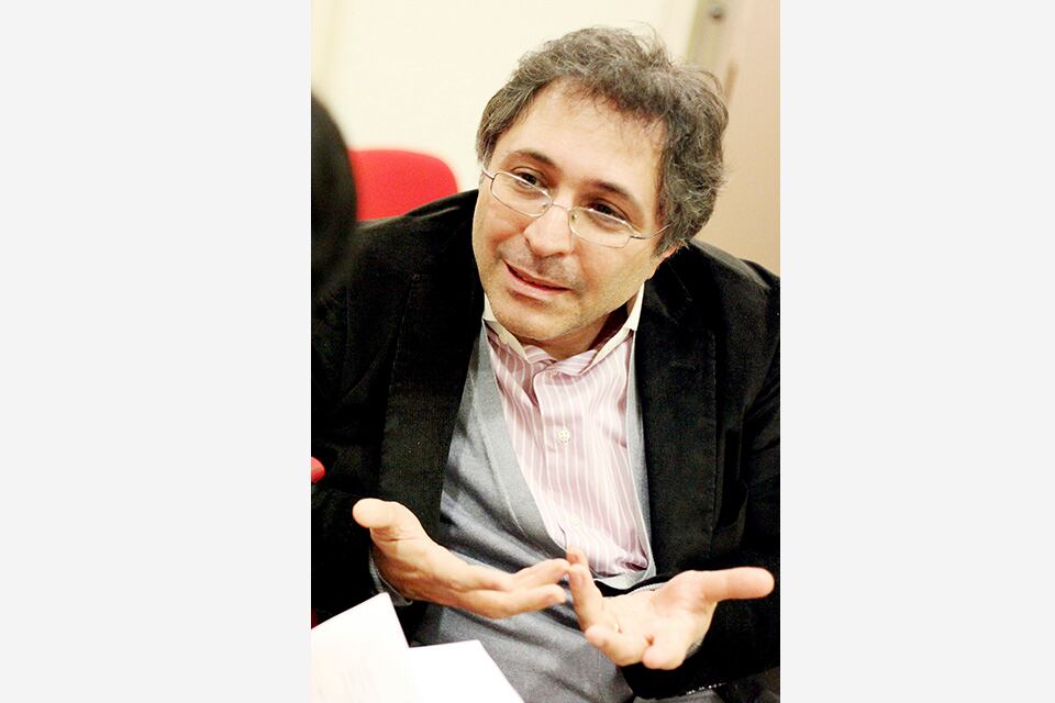 Cosenza sigue la línea Freud-Lacan-Miller. 