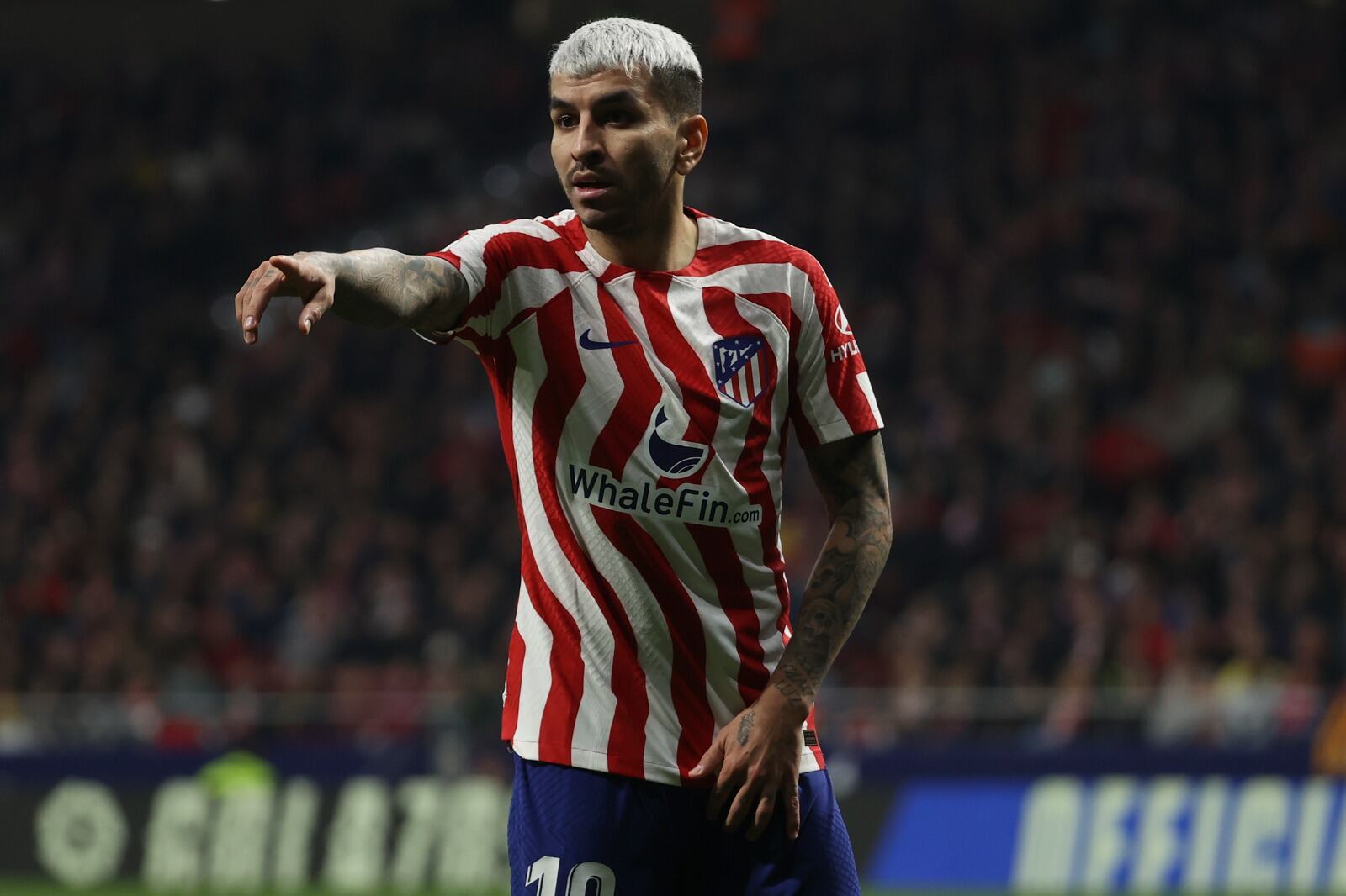 Angel Correa y un insólito festejo cuando ya había salido de la cancha