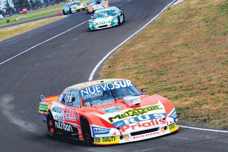 El Dodge de Castellano ya está en la punta y va en busca de la bandera a cuadros en Paraná.