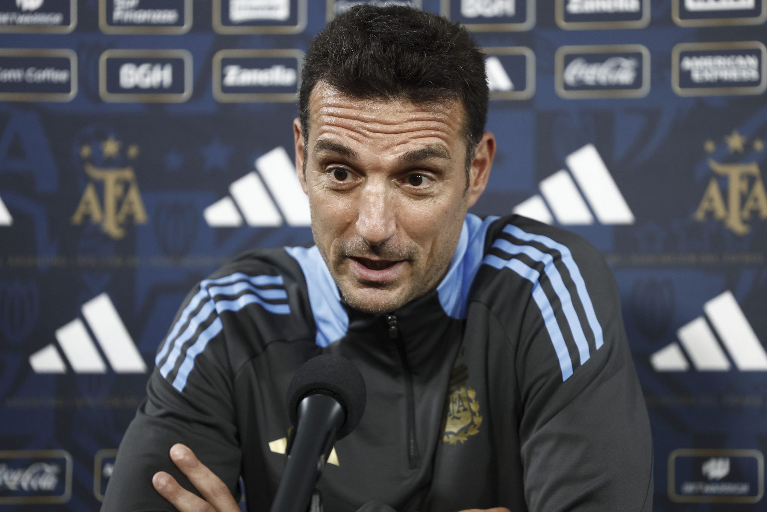 Lionel Scaloni en conferencia de prensa.