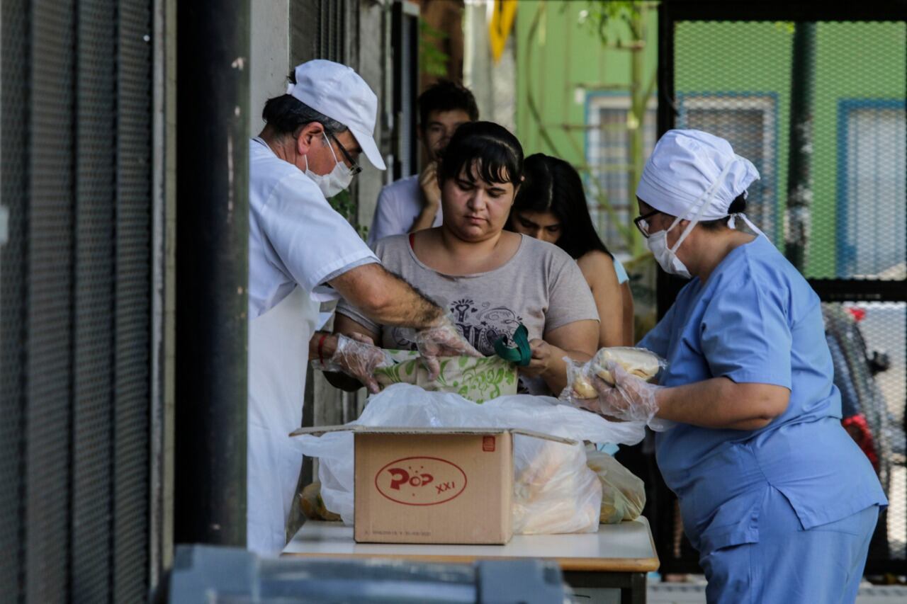 La entrega de alimentos en las escuelas se hace cada dos semanas.