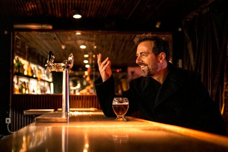 Johansen define "Tú ve" como "un recorrido por las tres grandes bateas de discos de mi vida."