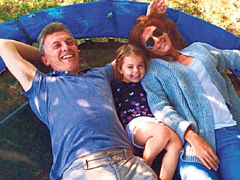 Macri junto a su esposa Juliana Awada y su hija Antonia, en uno de los habituales descansos.