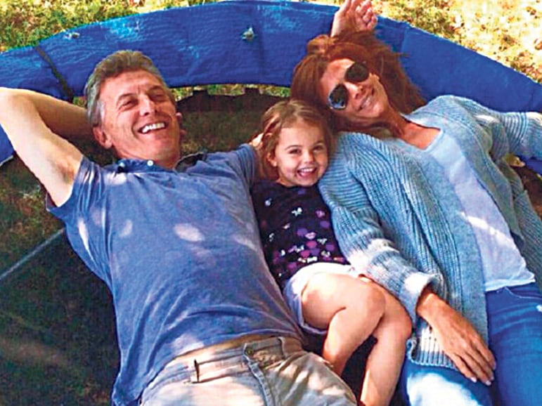 Macri junto a su esposa Juliana Awada y su hija Antonia, en uno de los habituales descansos.
