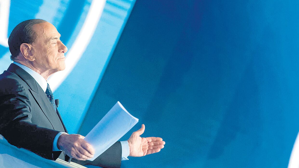 Berlusconi ya no tiene el título de “cavaliere” debido a la condena por fraude.