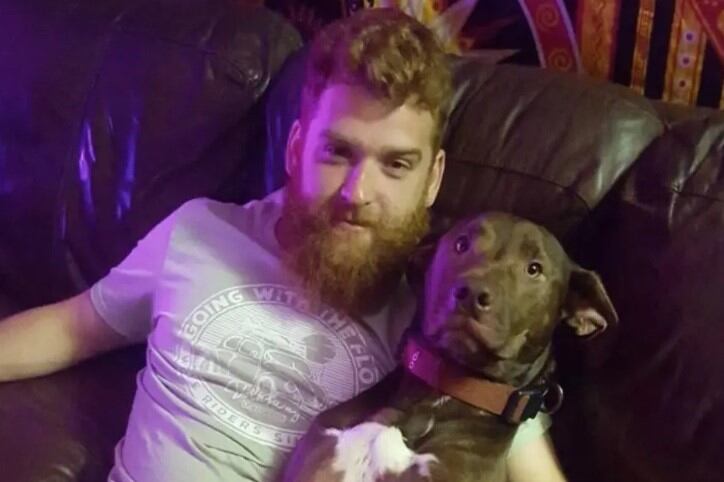 Joseph Smith, de 30 años, se encontraba en el asiento del copiloto cuando recibió el disparo (Foto: New York Post).