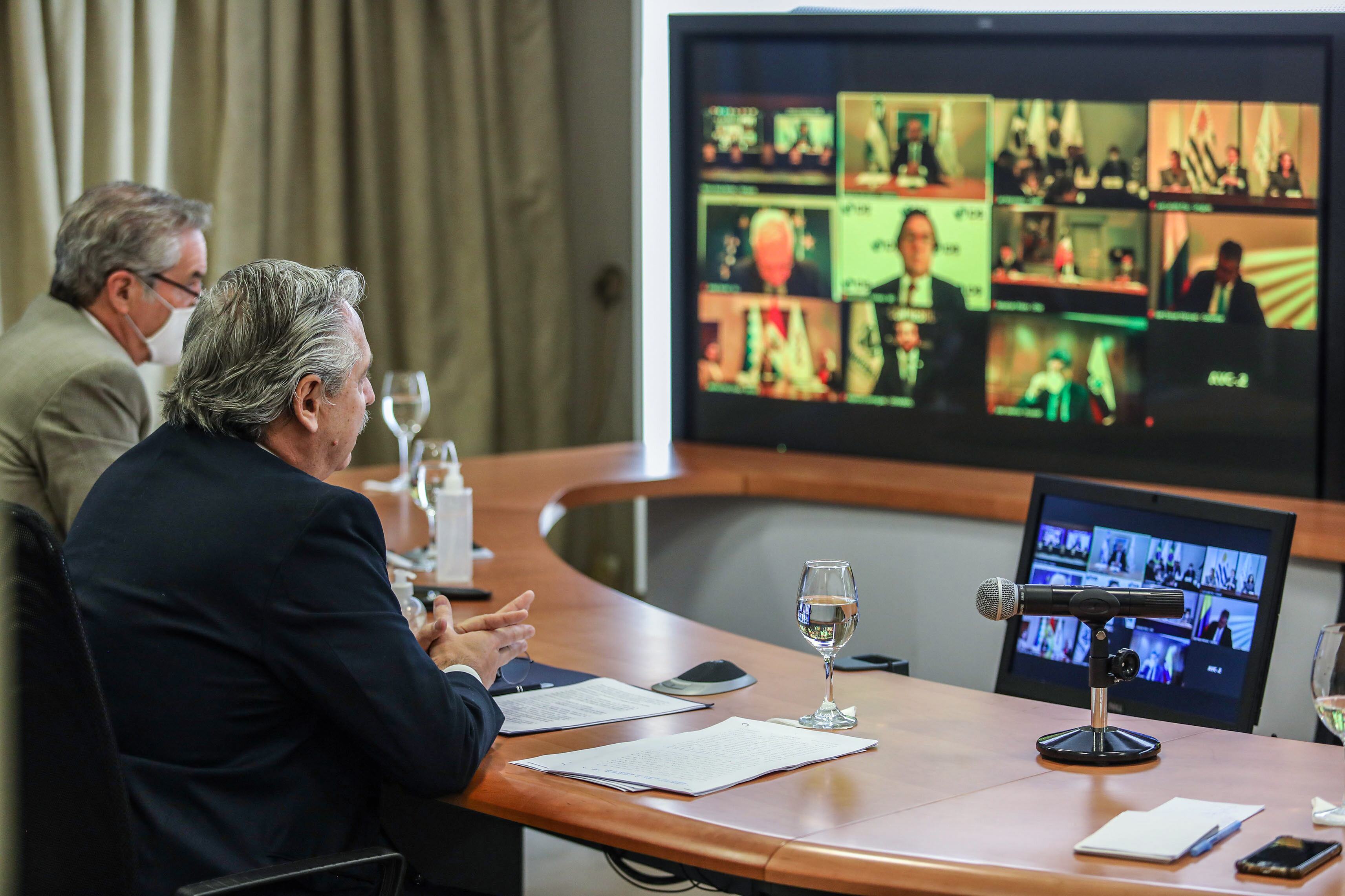 Alberto Fernández y Felipe Solá en la cumbre virtual del Mercosur.